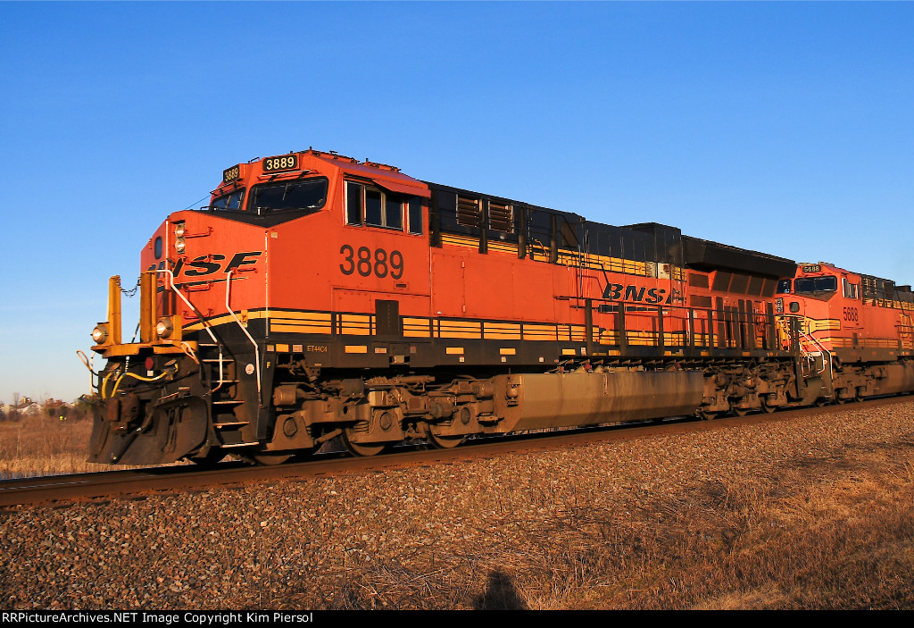 BNSF 3889